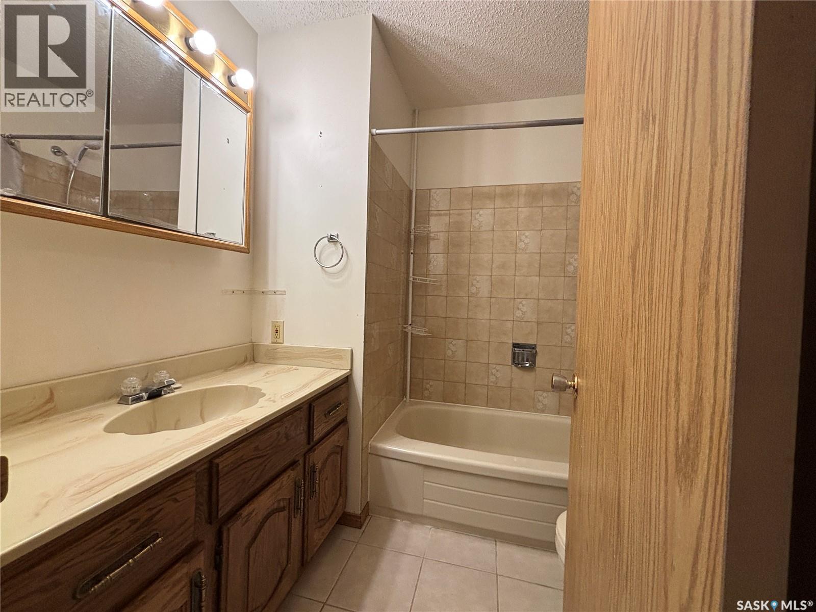 52 Harrigan Crescent, Maple Creek, SK - Indoor Photo Showing Bathroom