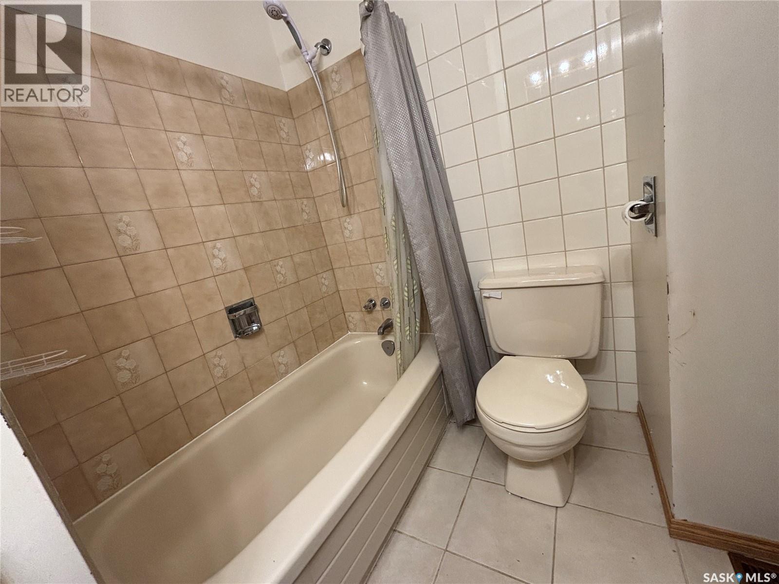 52 Harrigan Crescent, Maple Creek, SK - Indoor Photo Showing Bathroom