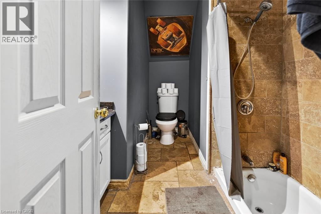 38 Hess Street S, Hamilton, ON - Indoor Photo Showing Bathroom