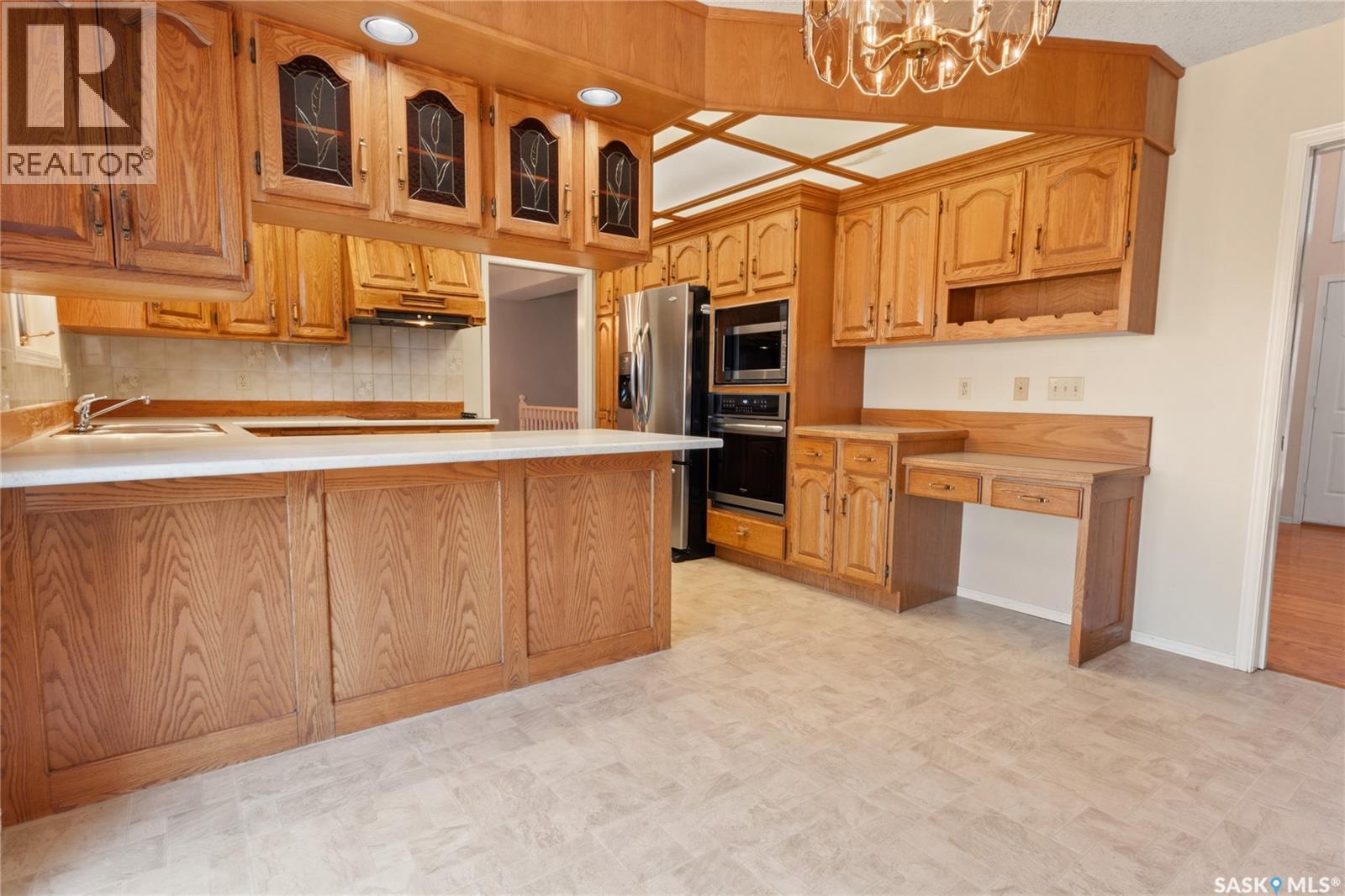 215 Mallin Crescent, Saskatoon, SK - Indoor Photo Showing Kitchen