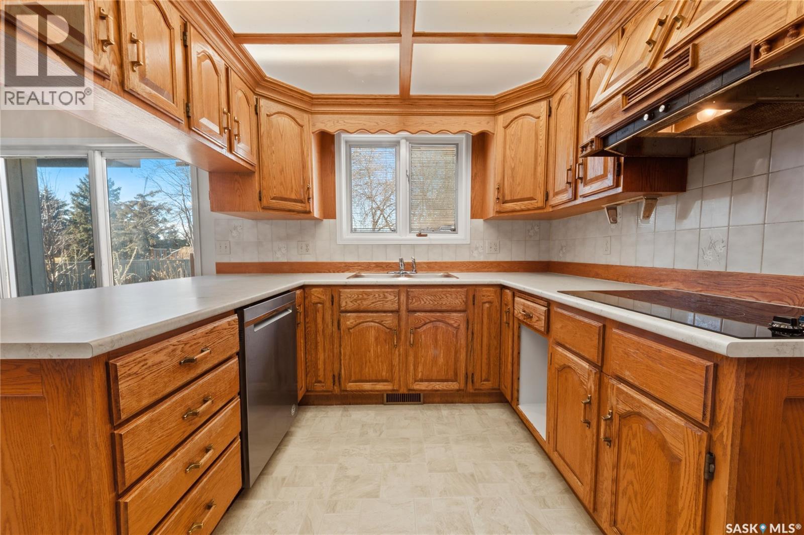 215 Mallin Crescent, Saskatoon, SK - Indoor Photo Showing Kitchen