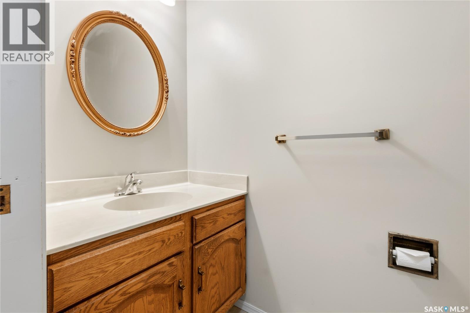 215 Mallin Crescent, Saskatoon, SK - Indoor Photo Showing Bathroom