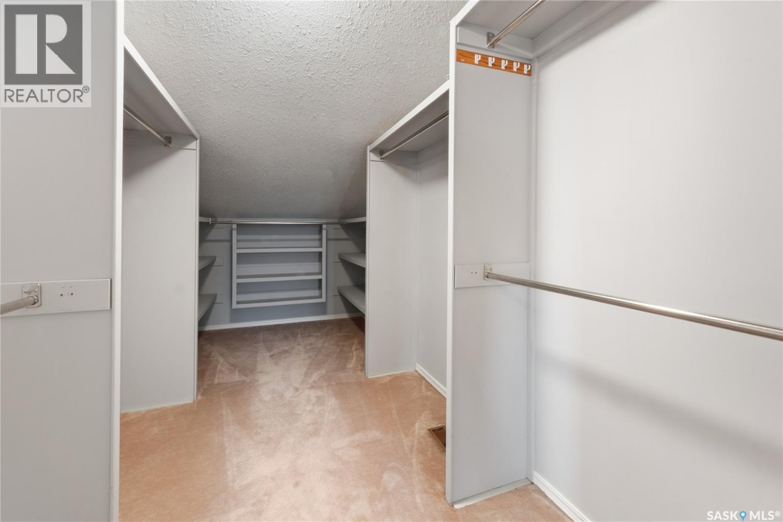 215 Mallin Crescent, Saskatoon, SK - Indoor