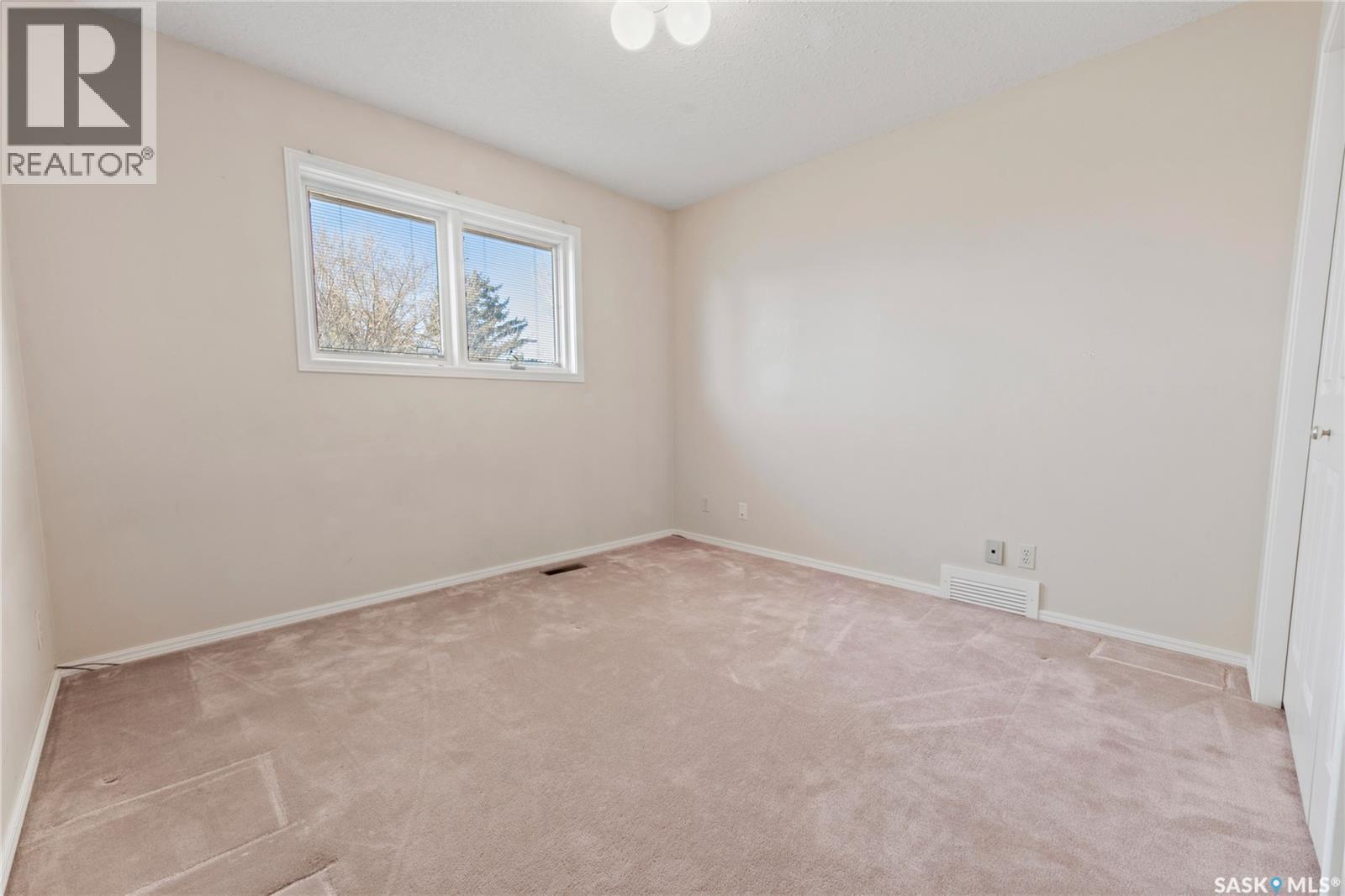 215 Mallin Crescent, Saskatoon, SK - Indoor Photo Showing Other Room