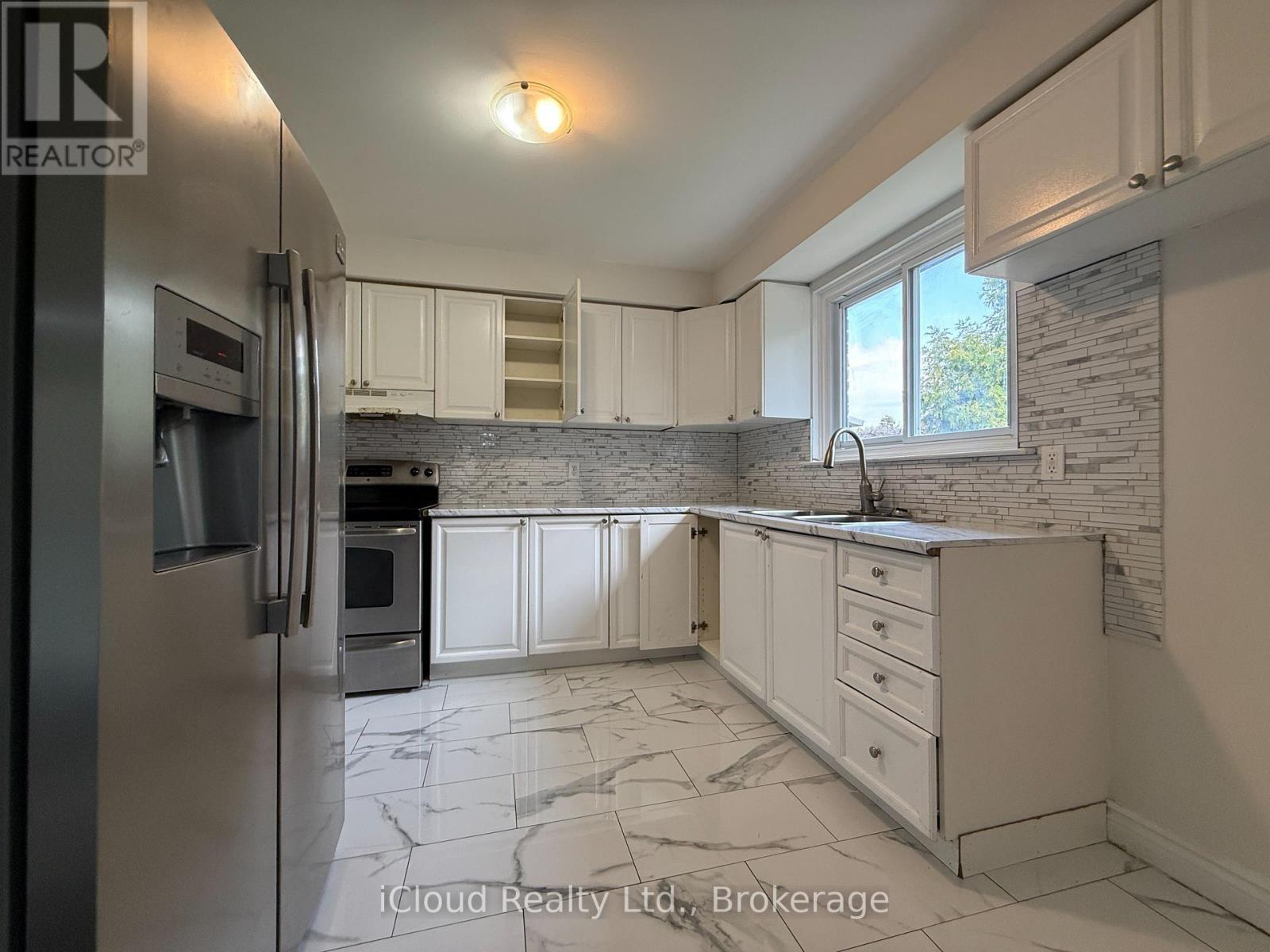 3880 Teeswater Road, Mississauga, ON - Indoor Photo Showing Kitchen With Upgraded Kitchen