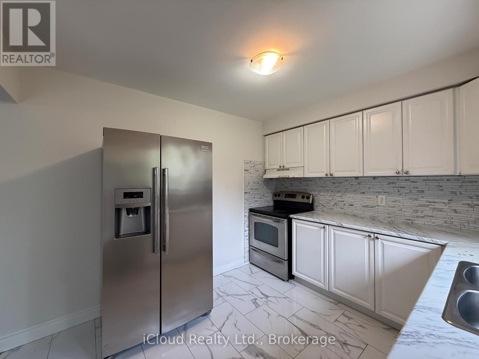 3880 Teeswater Road, Mississauga, ON - Indoor Photo Showing Kitchen With Double Sink