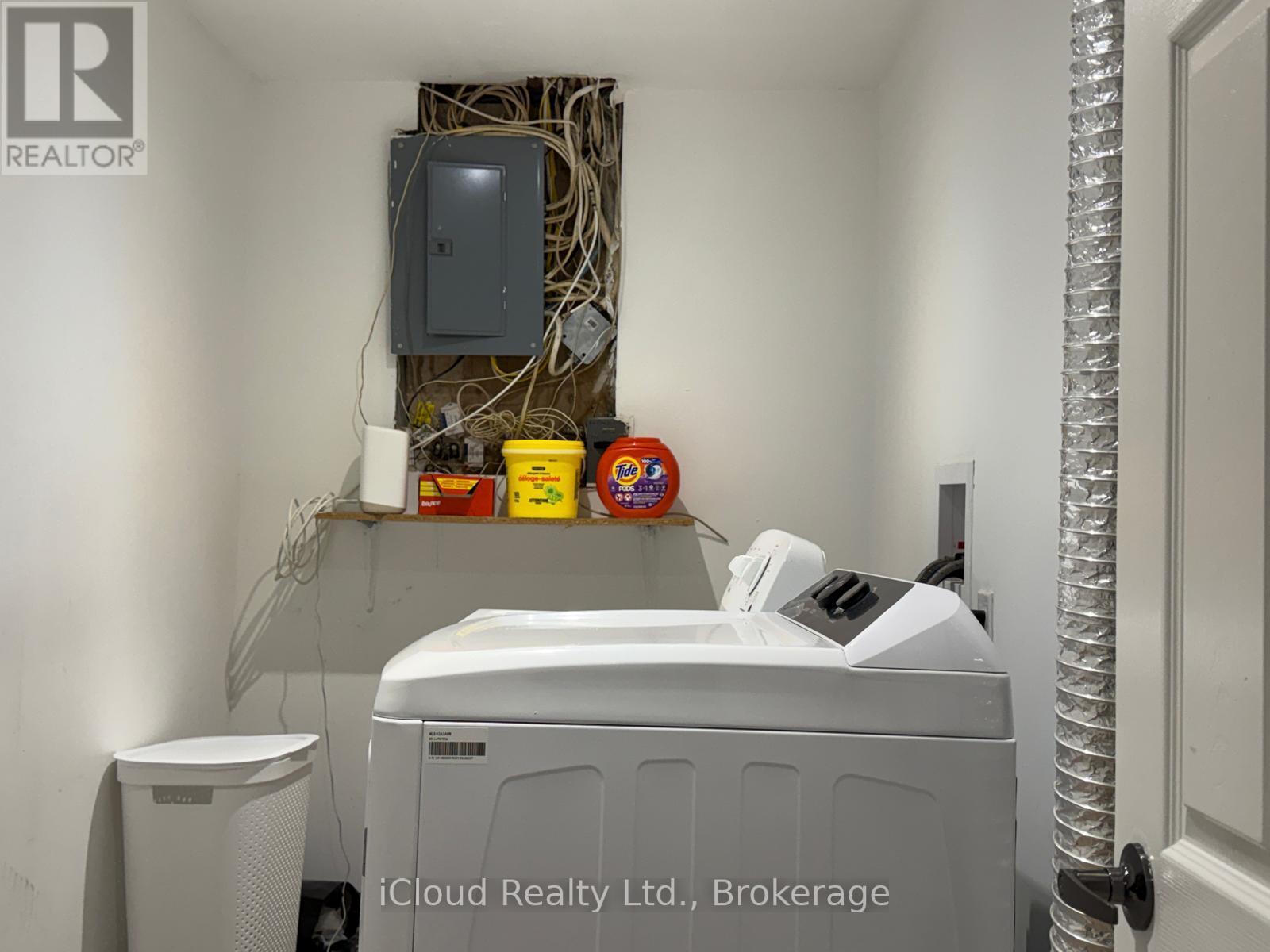 3880 Teeswater Road, Mississauga, ON - Indoor Photo Showing Laundry Room
