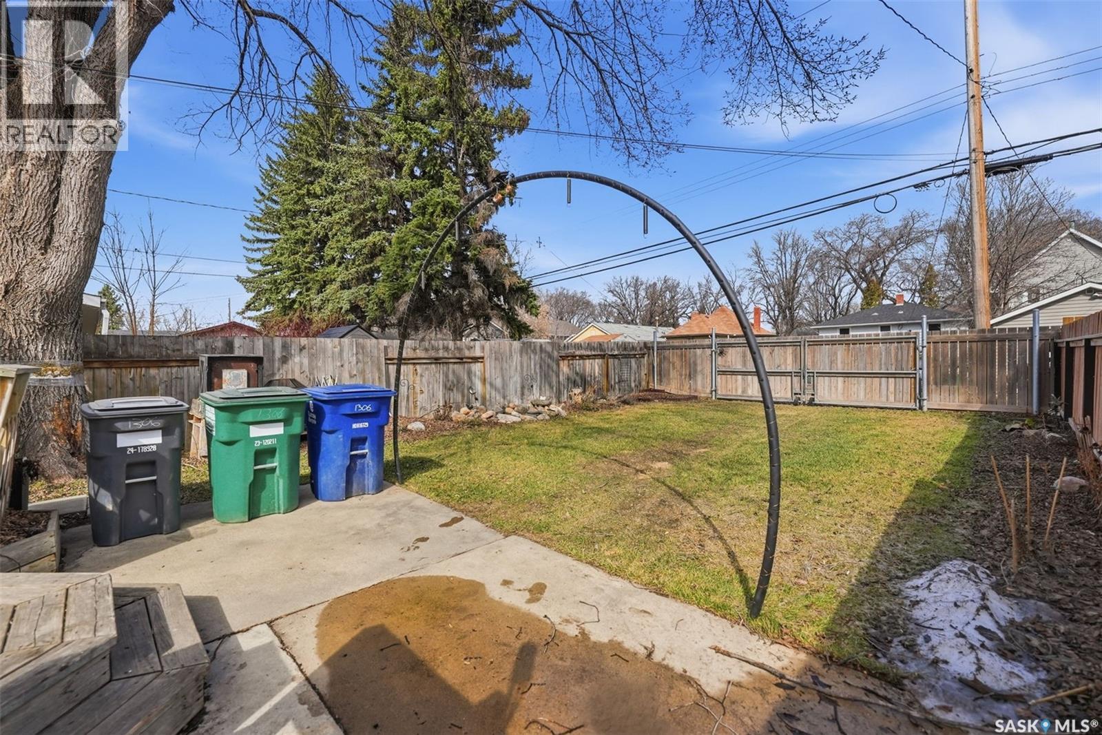 1306 C Avenue N, Saskatoon, SK - Outdoor