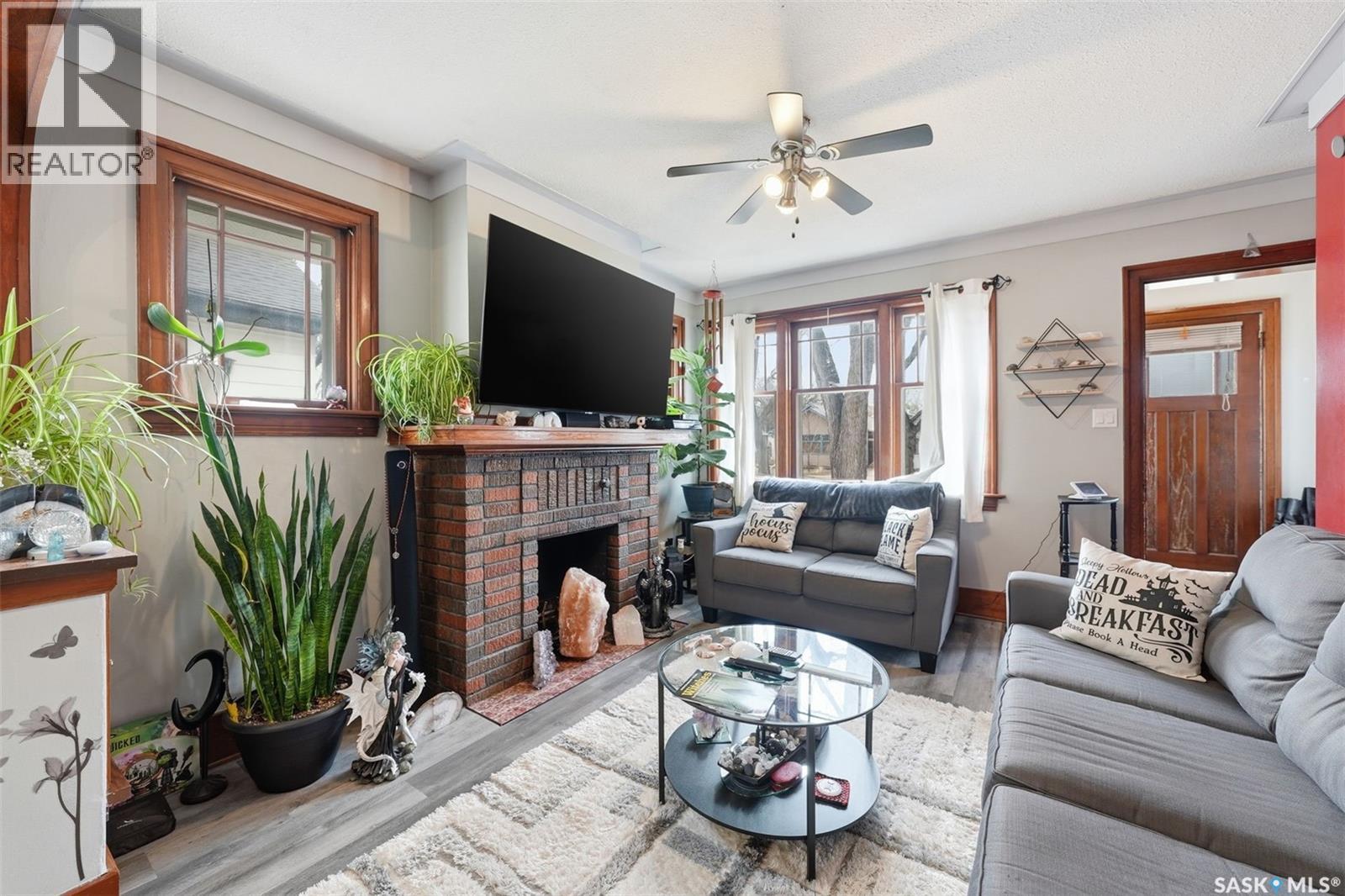 1306 C Avenue N, Saskatoon, SK - Indoor Photo Showing Living Room With Fireplace