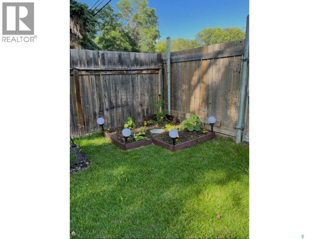 1306 C Avenue N, Saskatoon, SK - Outdoor