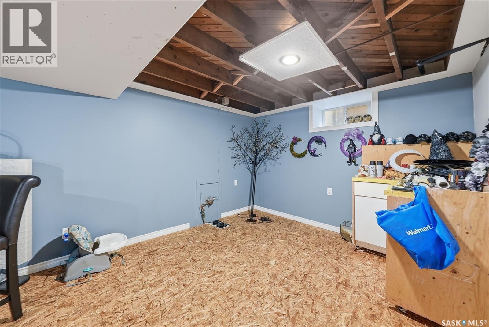 1306 C Avenue N, Saskatoon, SK - Indoor