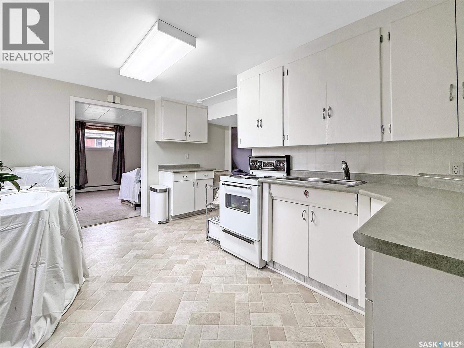 235 Sidney Street E, Swift Current, SK - Indoor Photo Showing Kitchen