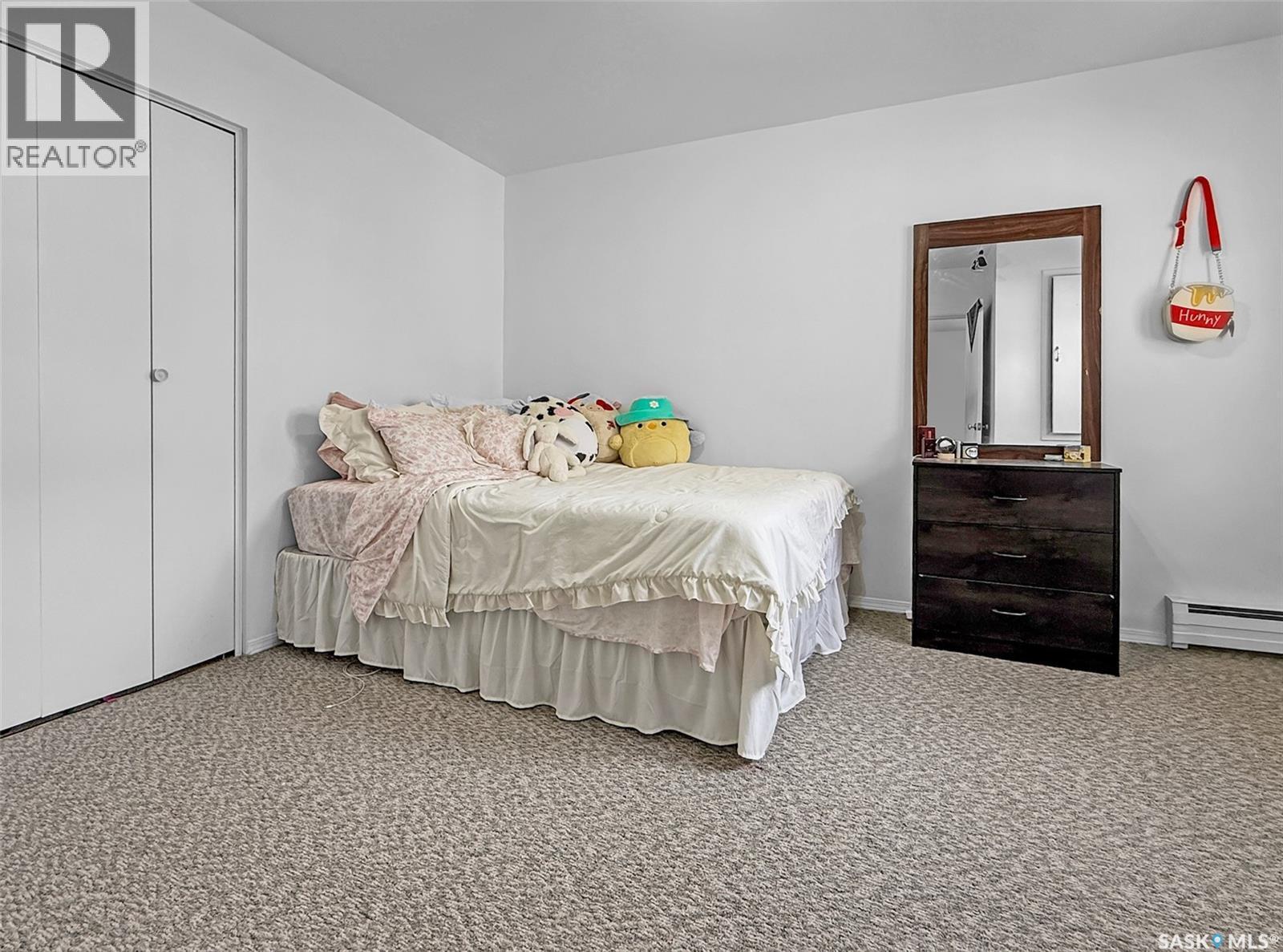 235 Sidney Street E, Swift Current, SK - Indoor Photo Showing Bedroom