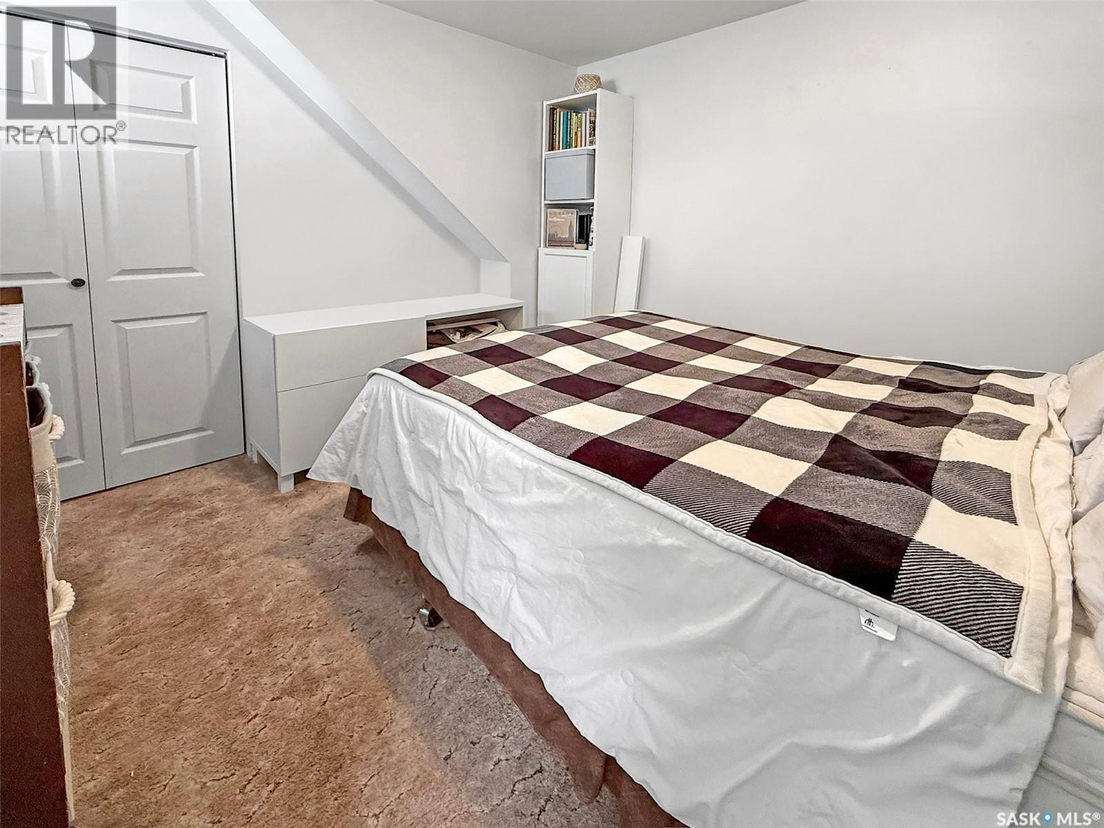 235 Sidney Street E, Swift Current, SK - Indoor Photo Showing Bedroom