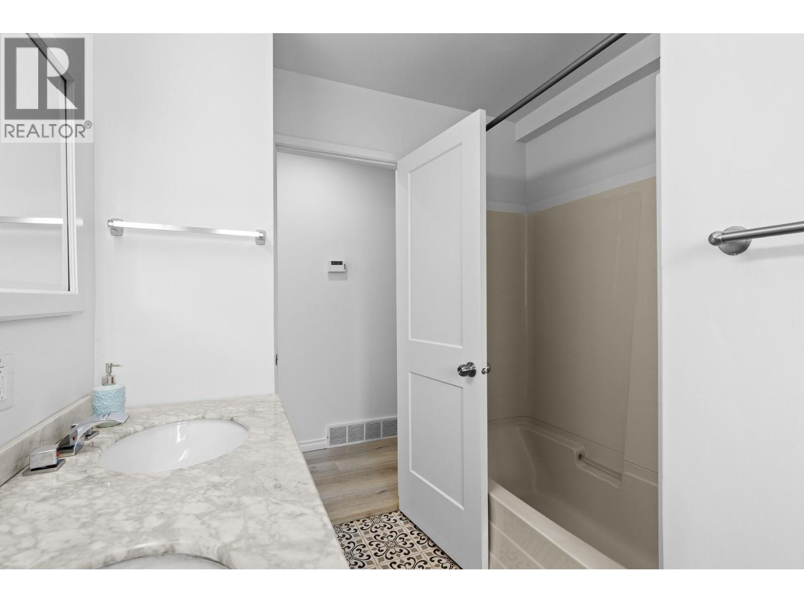 2618 Thacker Drive, West Kelowna, BC - Indoor Photo Showing Bathroom