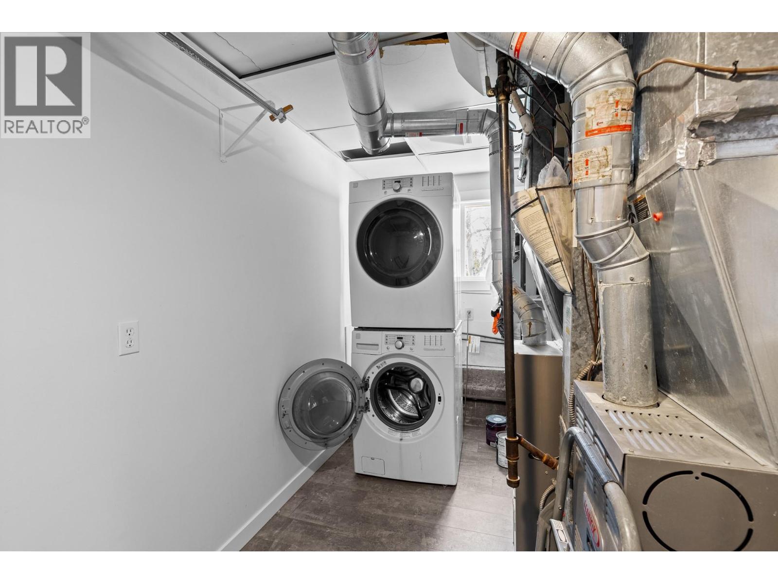 2618 Thacker Drive, West Kelowna, BC - Indoor Photo Showing Laundry Room