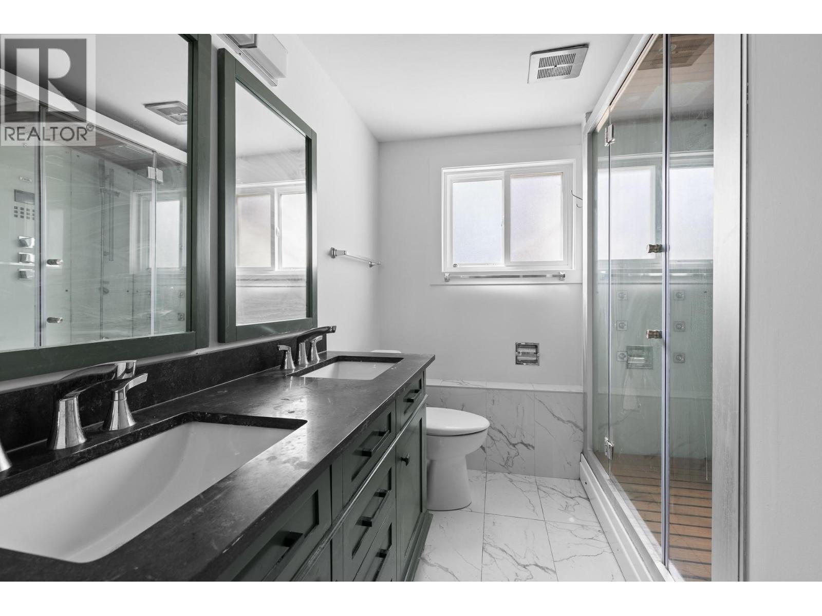 2618 Thacker Drive, West Kelowna, BC - Indoor Photo Showing Bathroom