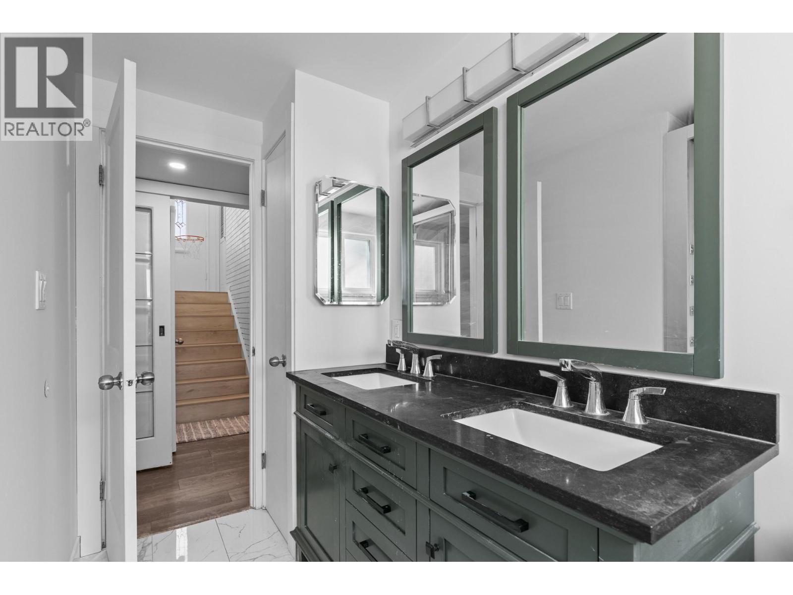 2618 Thacker Drive, West Kelowna, BC - Indoor Photo Showing Bathroom