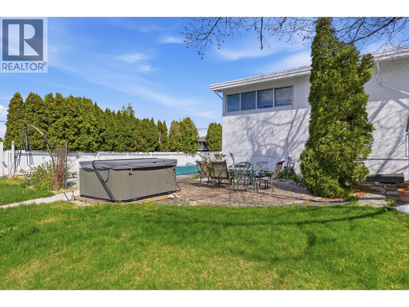 2618 Thacker Drive, West Kelowna, BC - Outdoor
