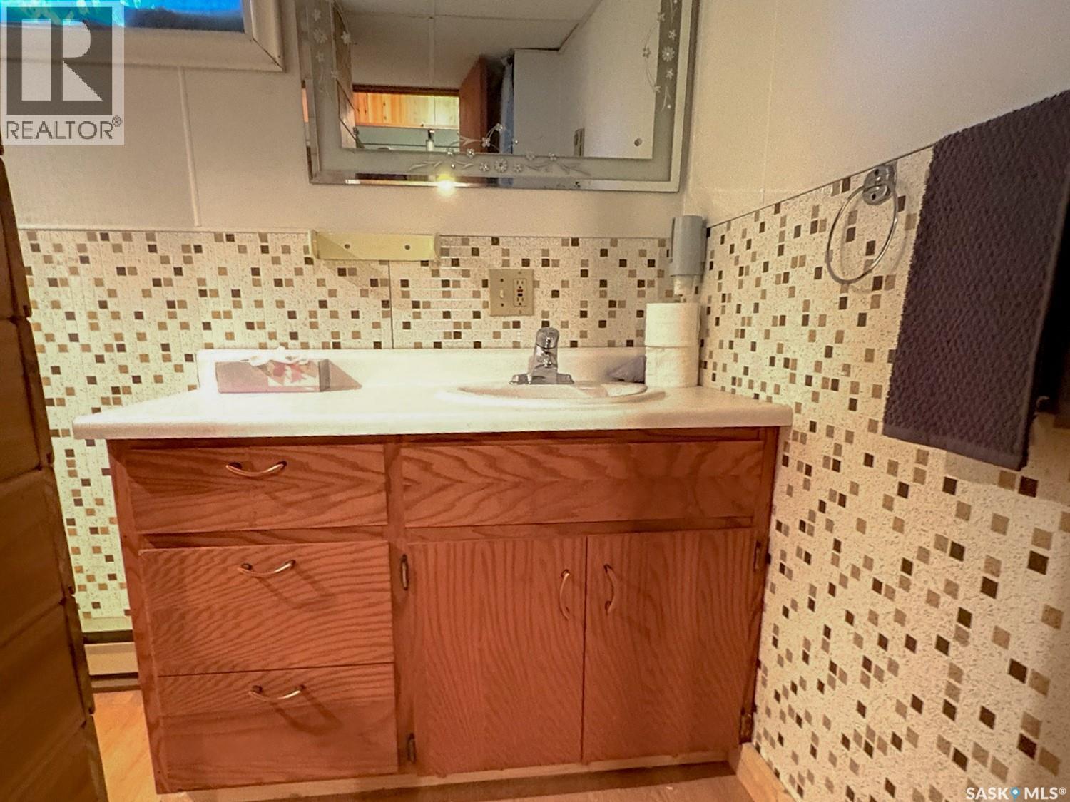 402 Fourth Street, Kipling, SK - Indoor Photo Showing Bathroom