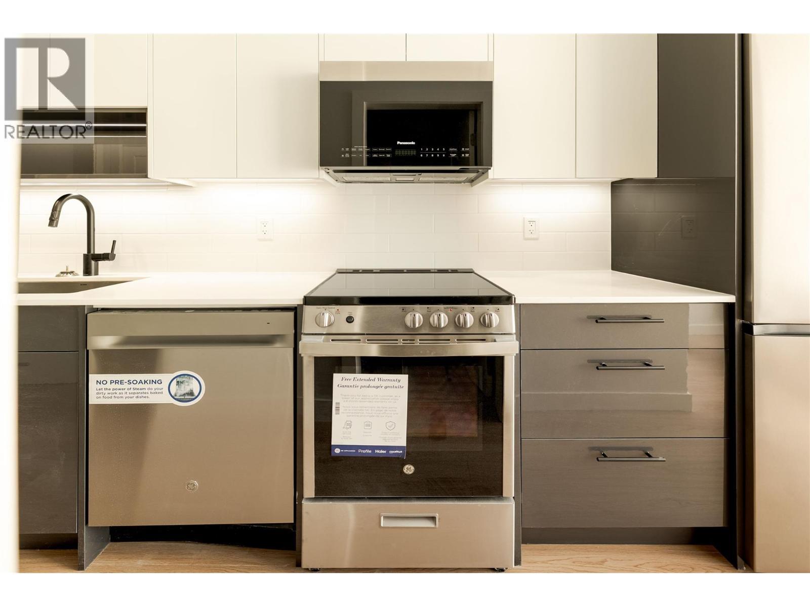 1380 Pridham Avenue Unit# 415, Kelowna, BC - Indoor Photo Showing Kitchen
