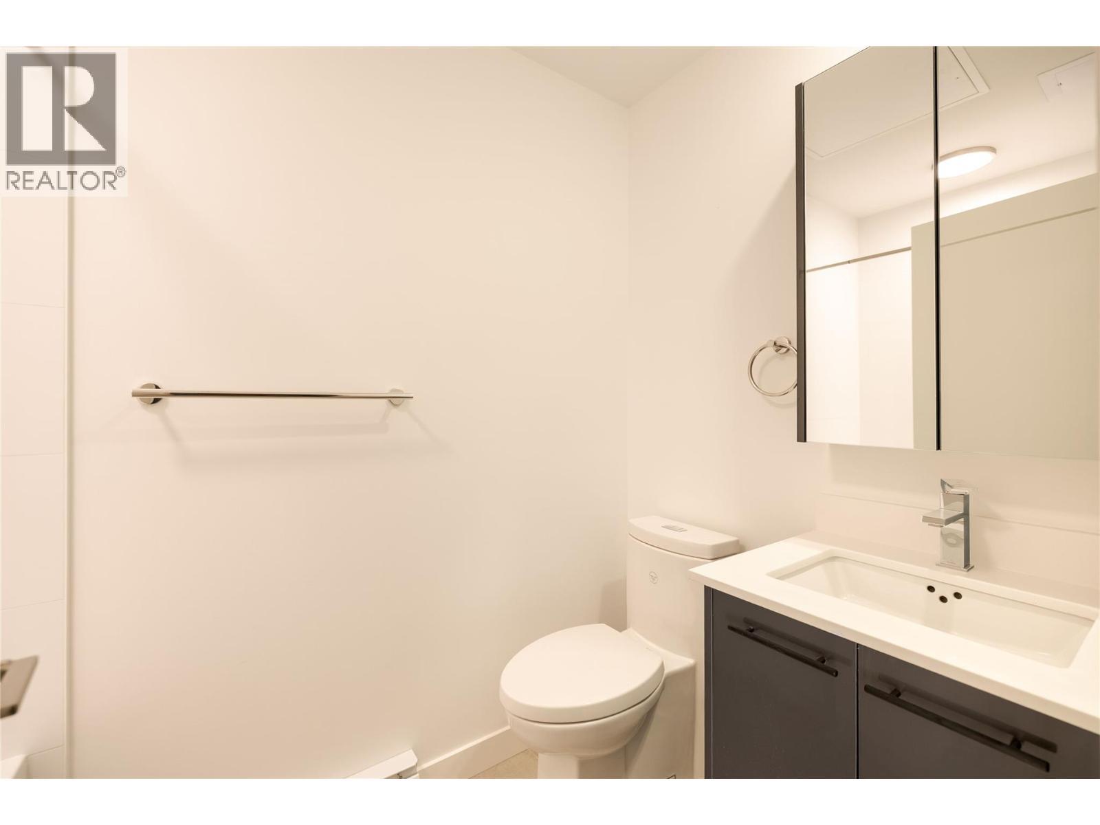 1380 Pridham Avenue Unit# 415, Kelowna, BC - Indoor Photo Showing Bathroom