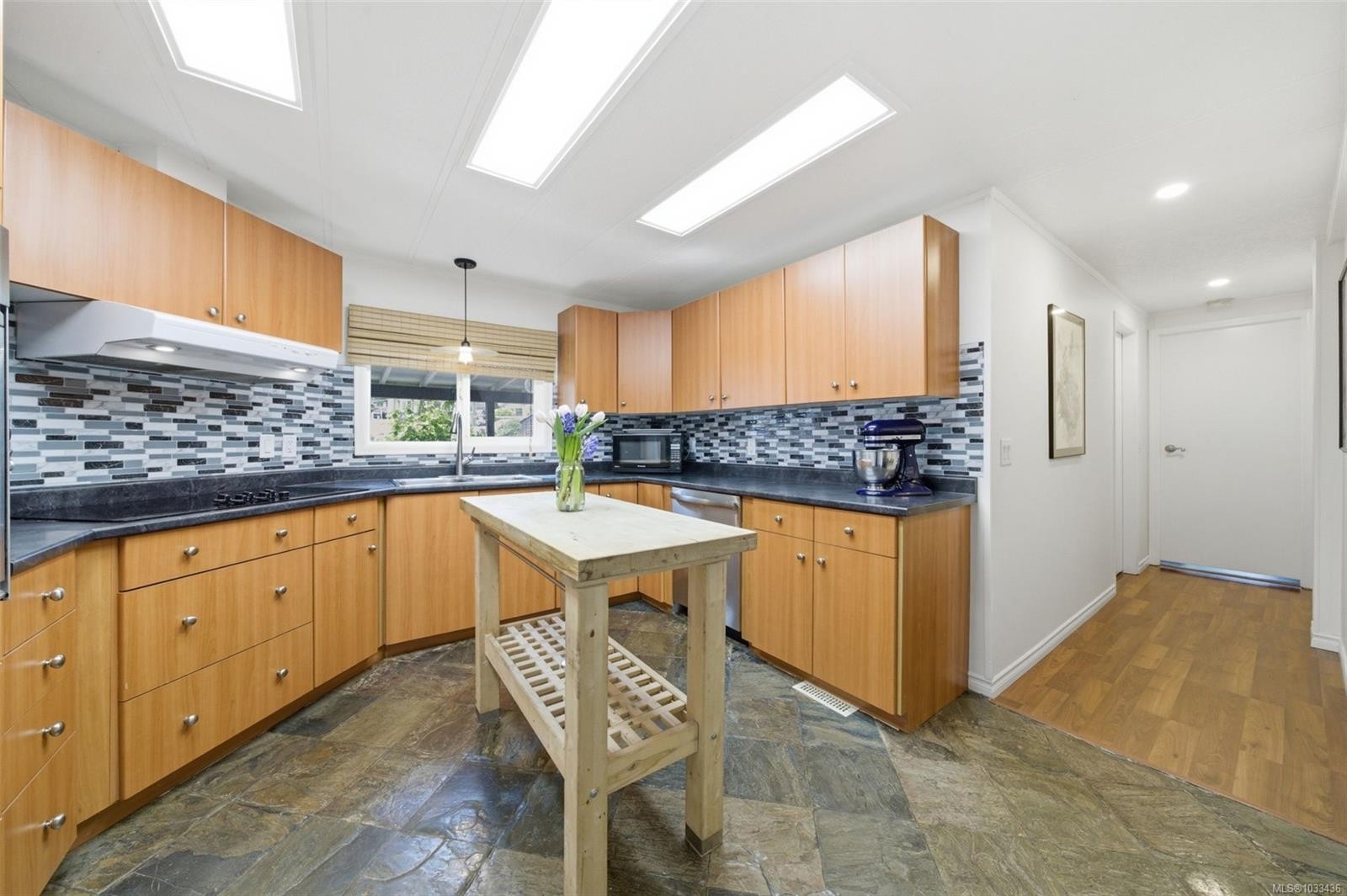 2-124 Cooper Rd, View Royal, BC