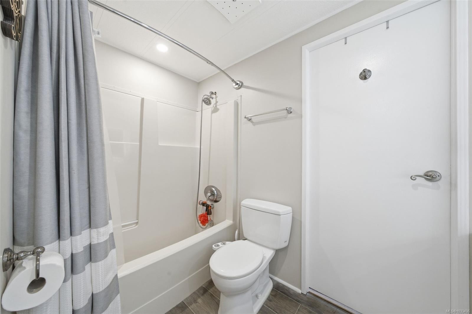 2-124 Cooper Rd, View Royal, BC