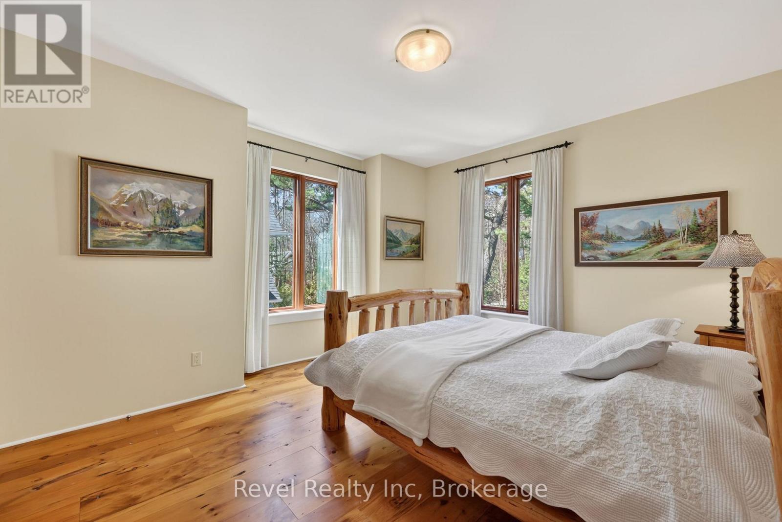 12 Walker Road, Tiny, ON - Indoor Photo Showing Living Room