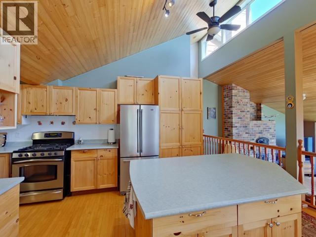 10754 Mariners Way, Powell River, BC - Indoor Photo Showing Kitchen