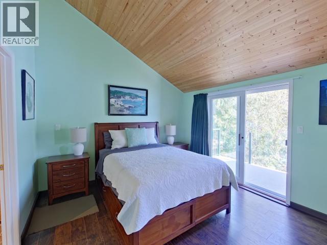 10754 Mariners Way, Powell River, BC - Indoor Photo Showing Bedroom