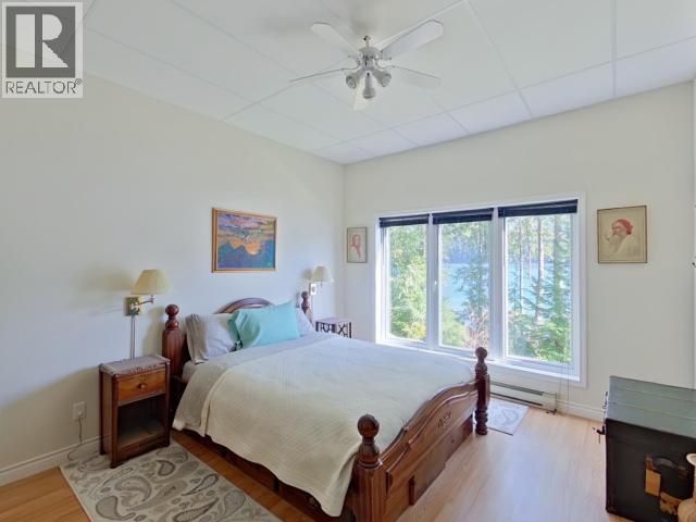 10754 Mariners Way, Powell River, BC - Indoor Photo Showing Bedroom