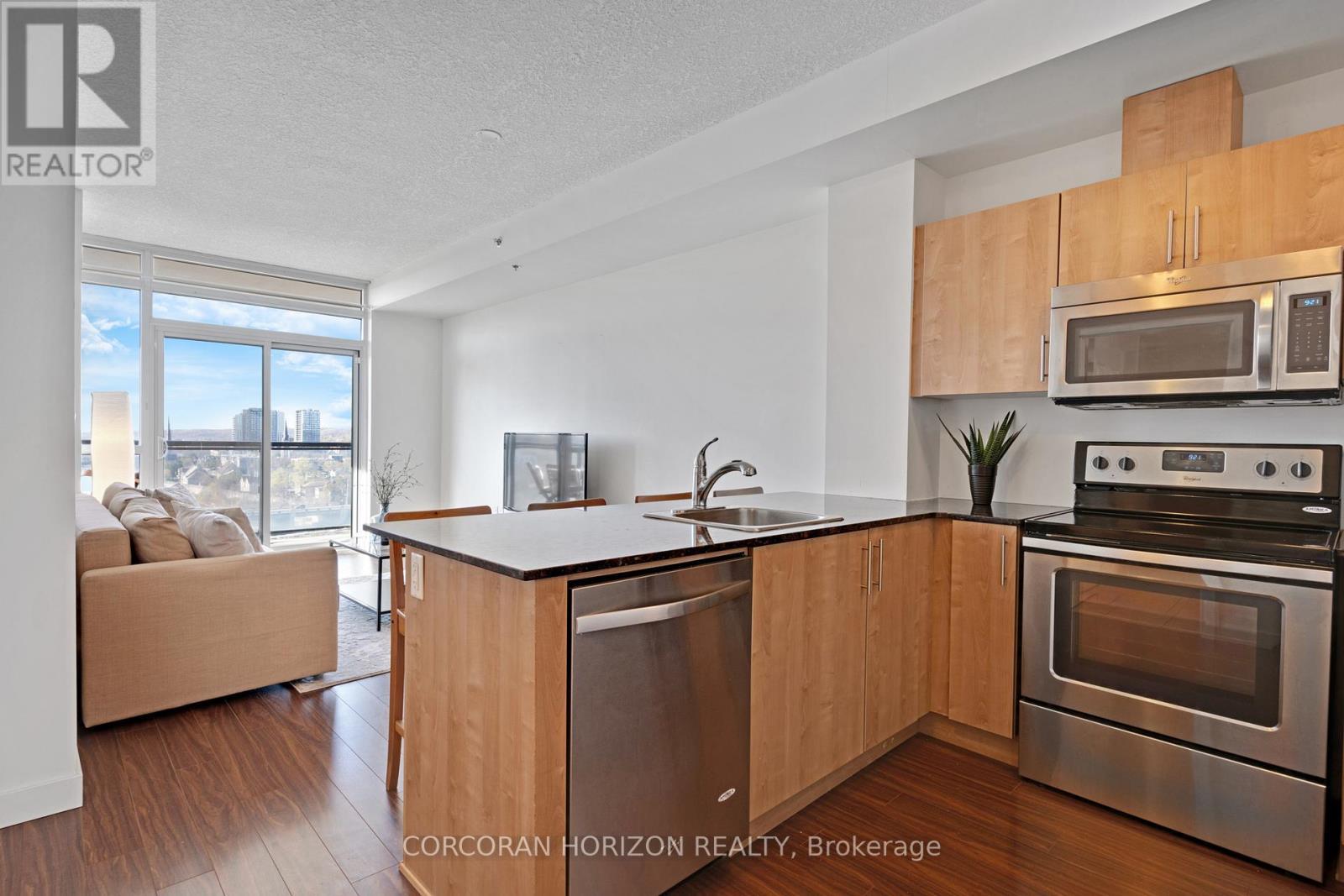 904 - 150 Water Street, Cambridge, ON - Indoor Photo Showing Kitchen With Stainless Steel Kitchen