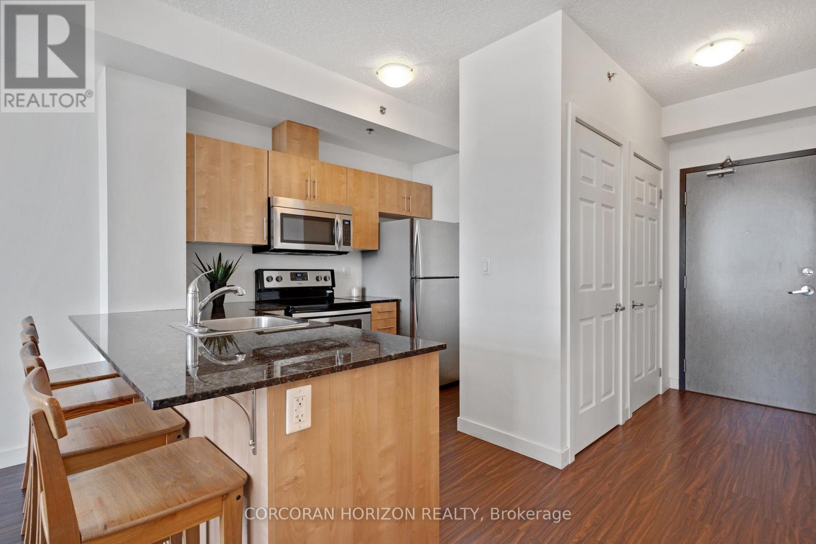 904 - 150 Water Street, Cambridge, ON - Indoor Photo Showing Kitchen