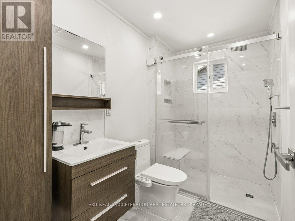 84 Main Street, Deseronto (Deseronto (Town)), ON - Indoor Photo Showing Bathroom
