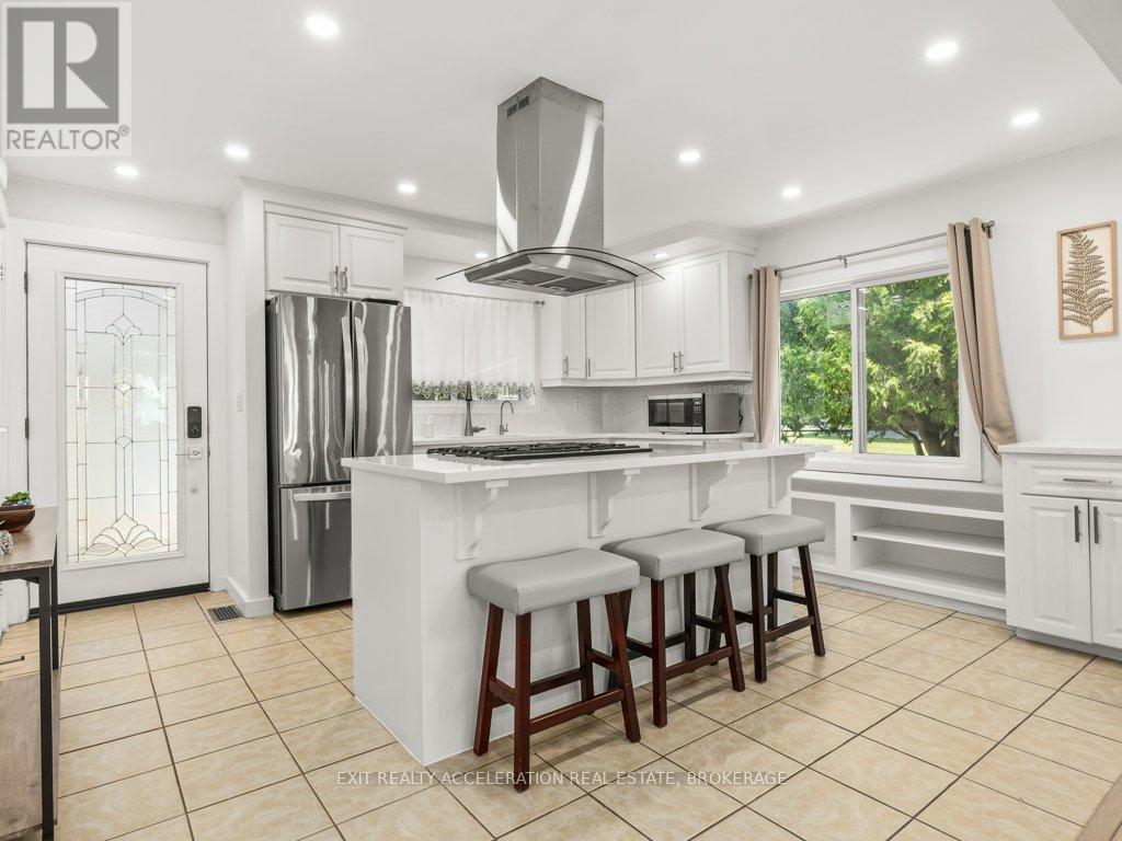 84 Main Street, Deseronto (Deseronto (Town)), ON - Indoor Photo Showing Kitchen With Upgraded Kitchen