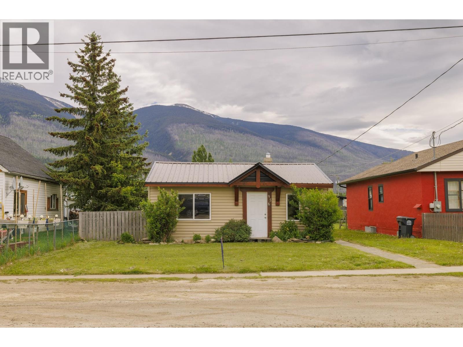 956 4Th Avenue, Mcbride, BC