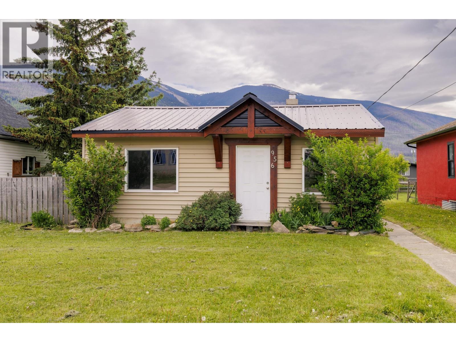 956 4Th Avenue, Mcbride, BC