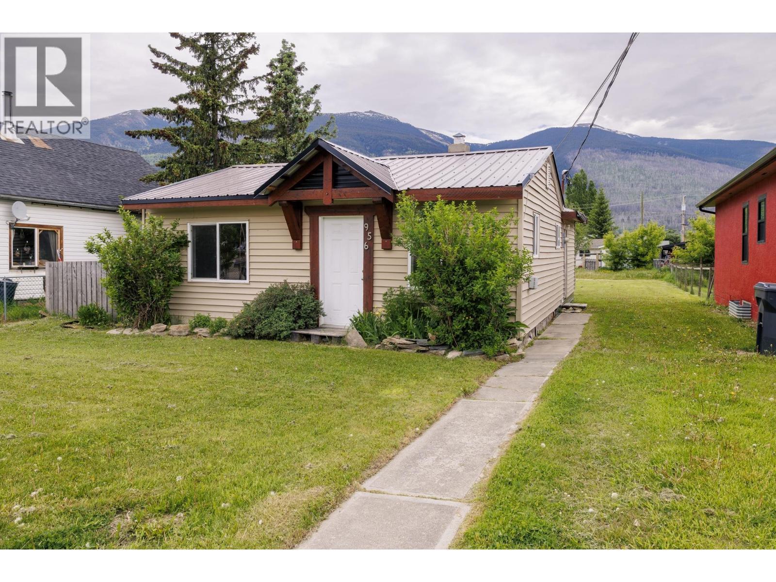 956 4Th Avenue, Mcbride, BC