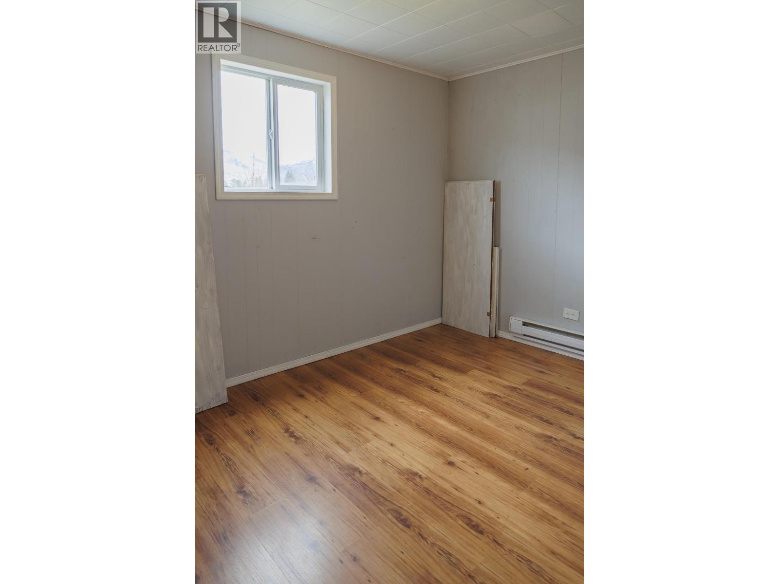 956 4Th Avenue, Mcbride, BC