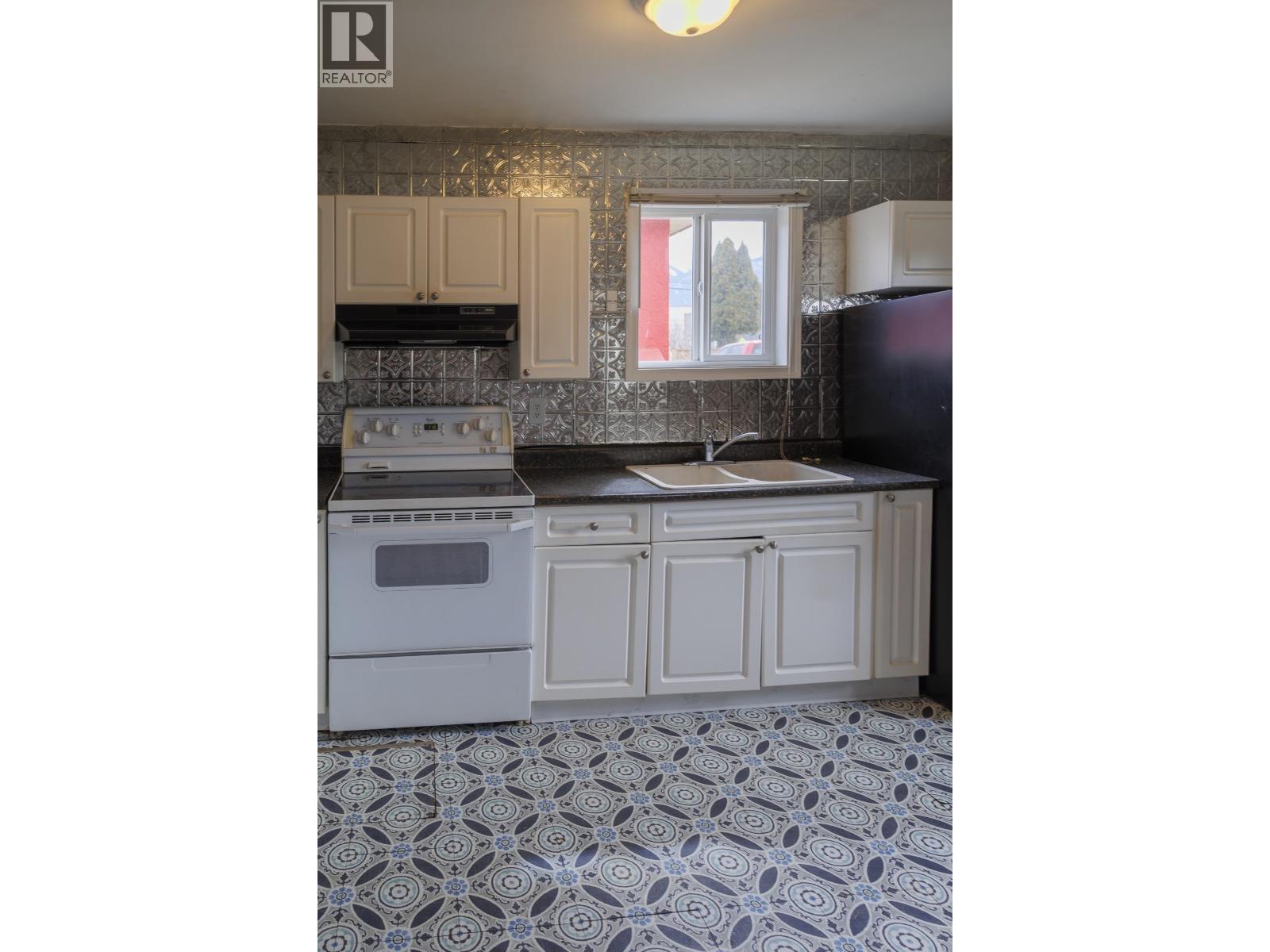 956 4Th Avenue, Mcbride, BC
