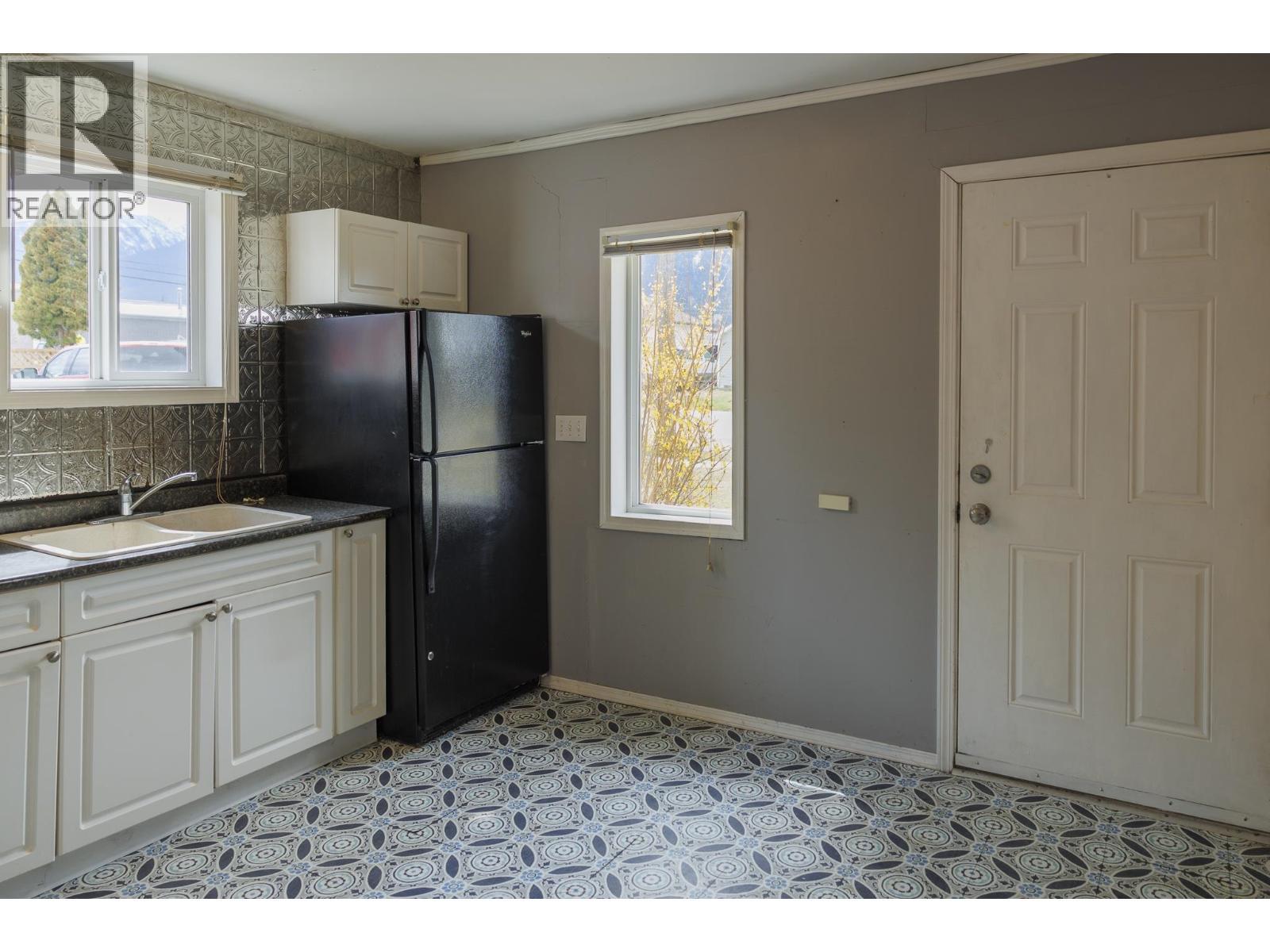 956 4Th Avenue, Mcbride, BC