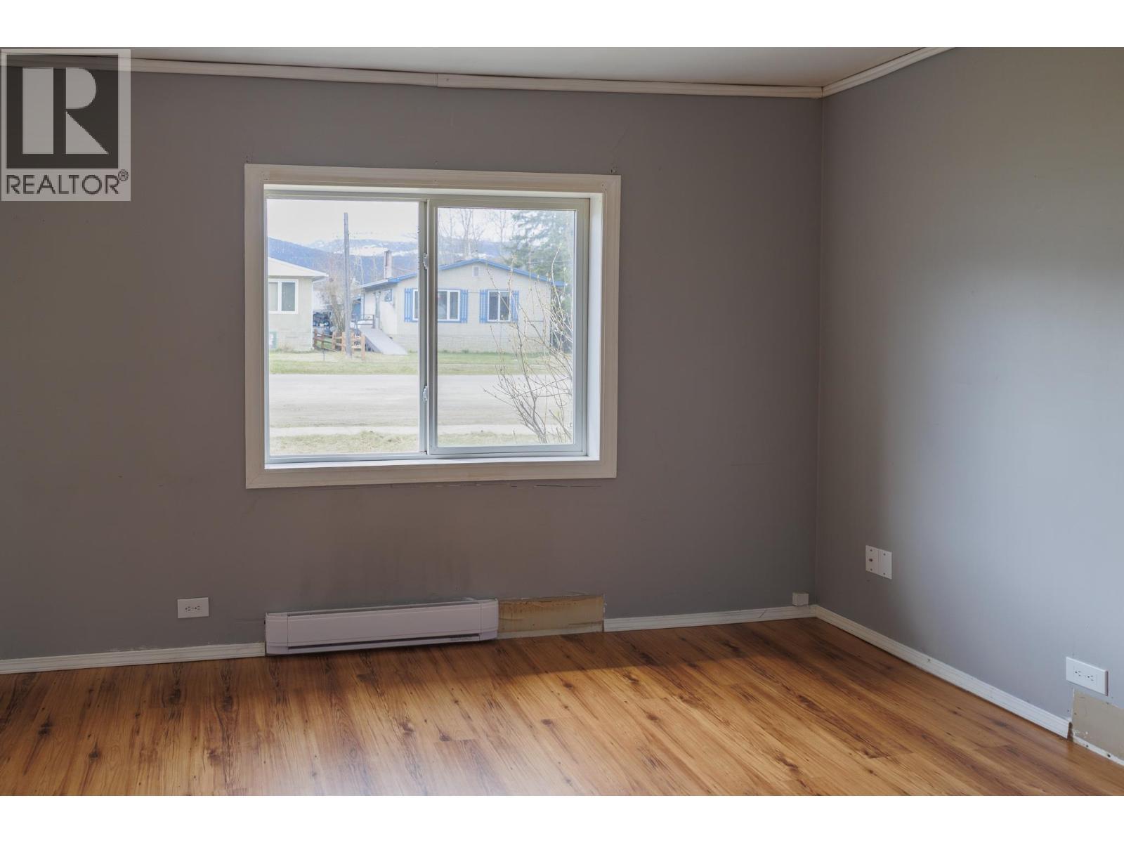 956 4Th Avenue, Mcbride, BC