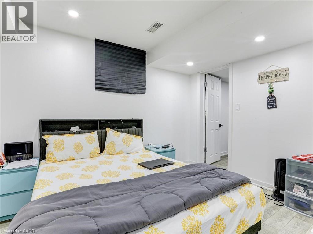 Room featuring recessed lighting, a white painted ceiling, and light-toned flooring - 154 Deerpath Drive, Guelph, ON - Indoor Photo Showing Bedroom