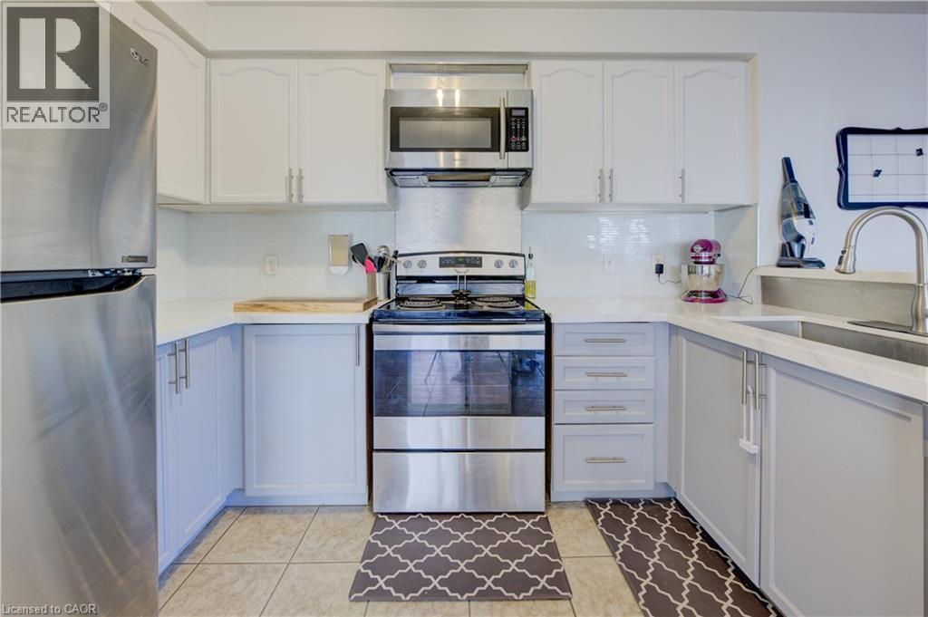 12 Bugdale Drive, Cambridge, ON - Indoor Photo Showing Kitchen