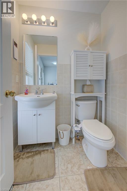 12 Bugdale Drive, Cambridge, ON - Indoor Photo Showing Bathroom