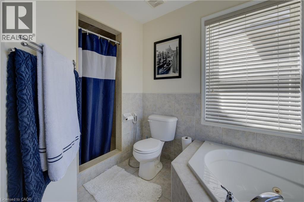 12 Bugdale Drive, Cambridge, ON - Indoor Photo Showing Bathroom