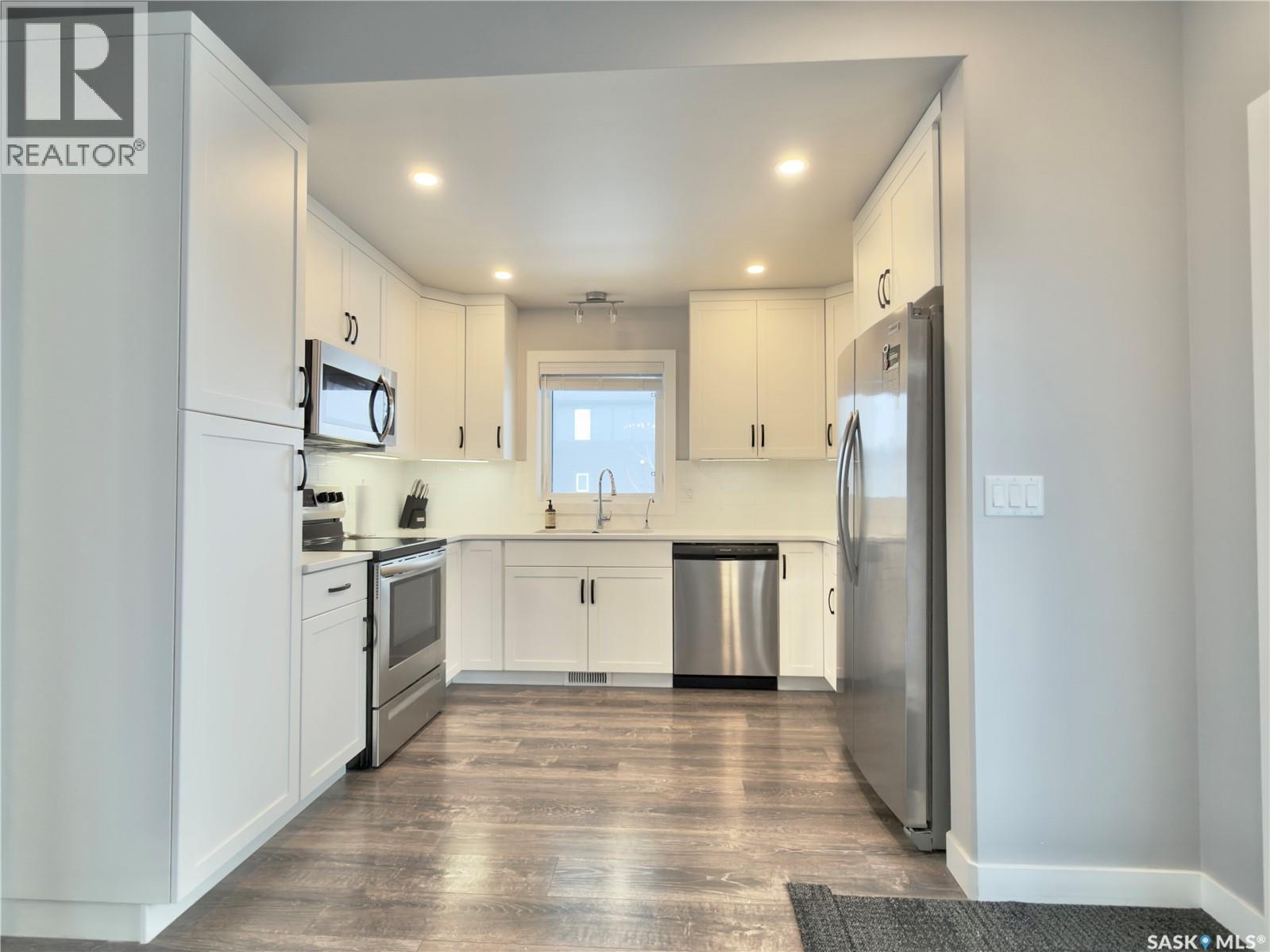 254 Brighton Gate, Saskatoon, SK - Indoor Photo Showing Kitchen