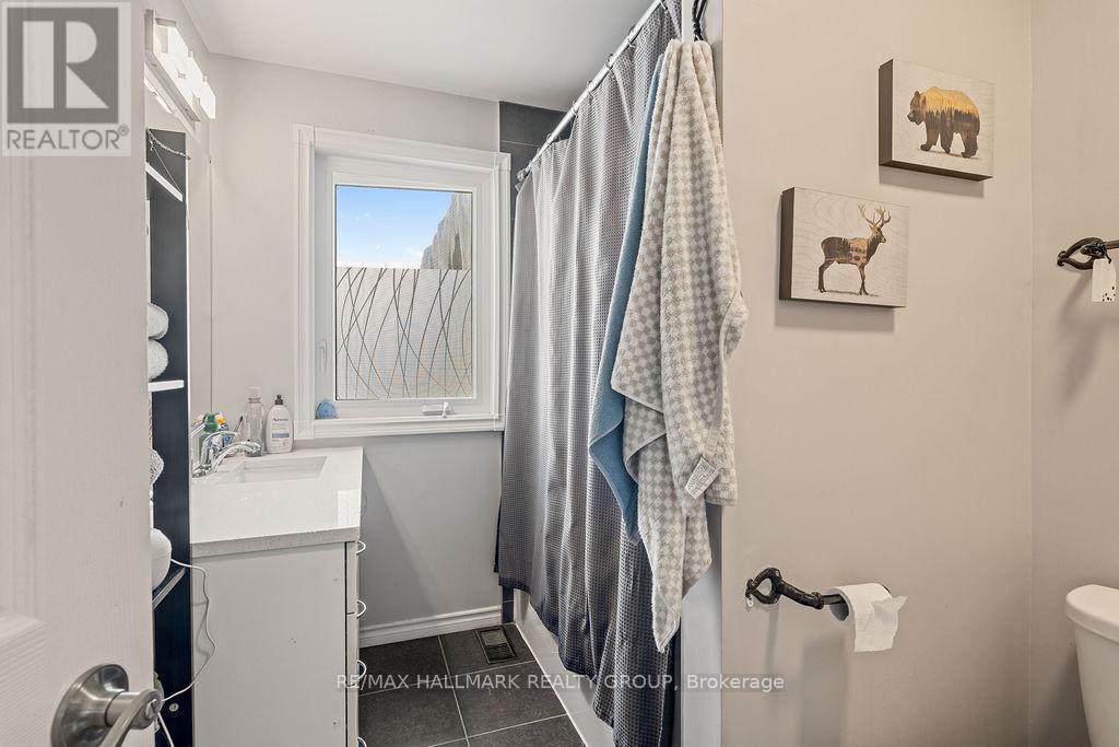 217 Dovercourt Avenue, Ottawa, ON - Indoor Photo Showing Bathroom