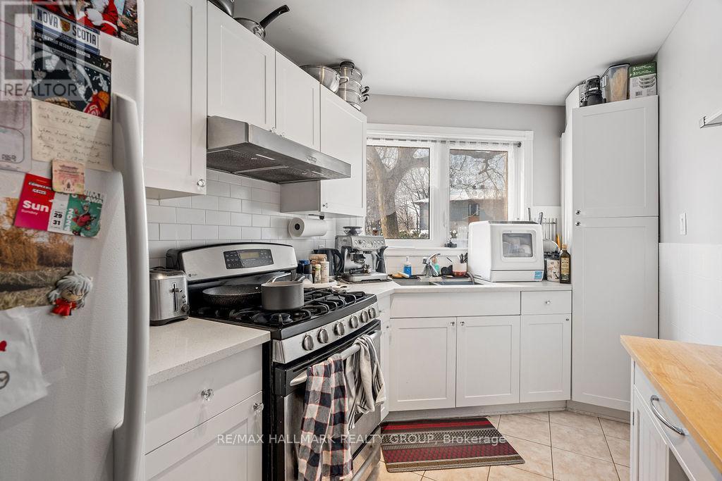 217 Dovercourt Avenue, Ottawa, ON - Indoor Photo Showing Kitchen With Double Sink